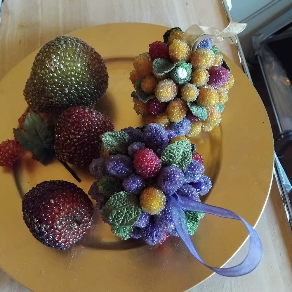 Sparkly fruit decors/ornaments - Picture 2 of 3